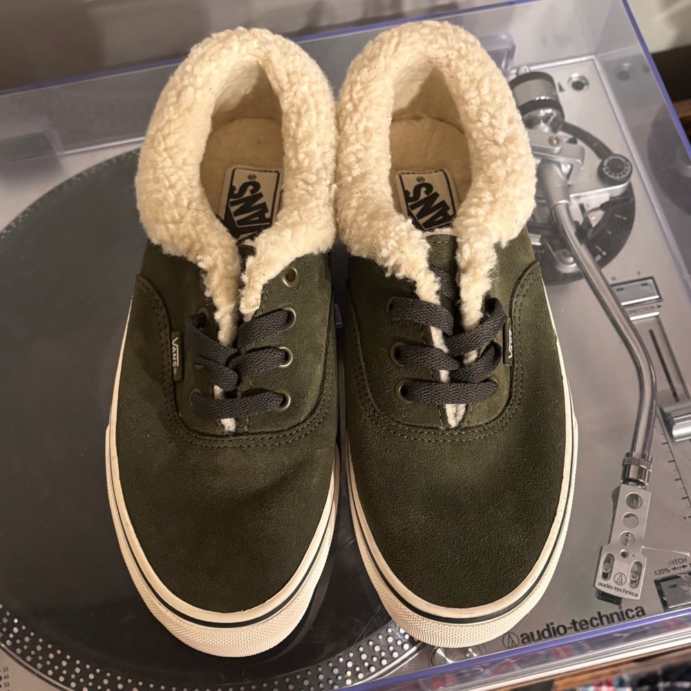 NWT Vans Forest Green Suede Faux Fur Sherpa Lining Sneakers Shoes W7.5 M6 EUR38